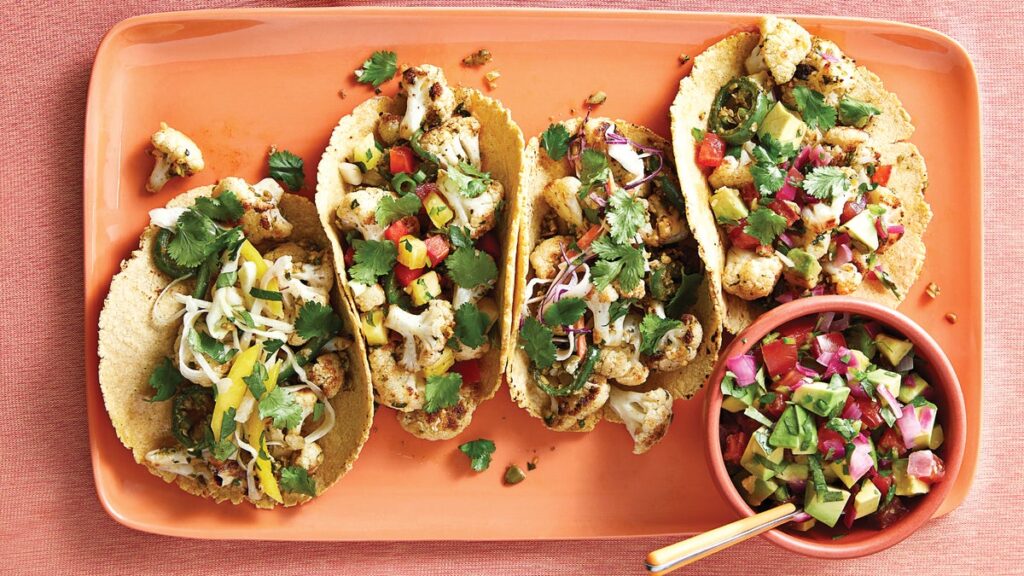 Tacos au chou-fleur et aux jalapeños avec salsa aux pépites