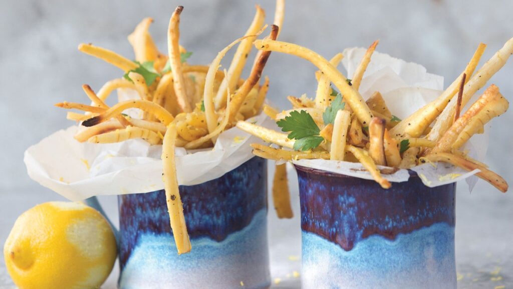 Envie de frites ?  Oubliez les pommes de terre : les frites de panais sont plus croustillantes, plus croustillantes et encore plus saines