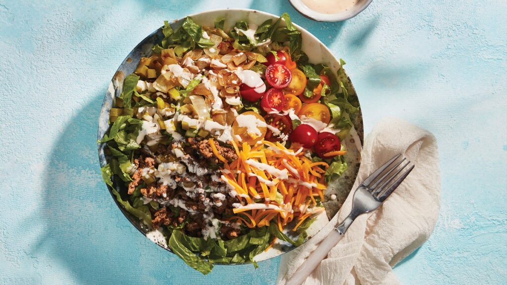 Si vous avez envie de restauration rapide, essayez cette salade inspirée du "Big Mac"