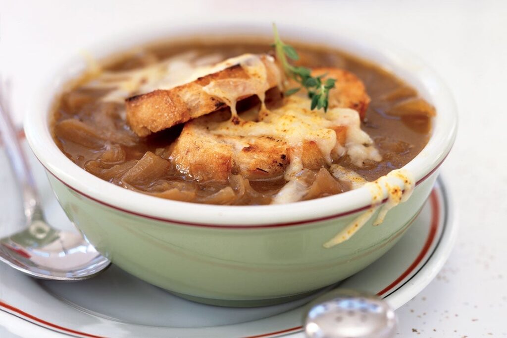 Vous n'allez pas croire la profondeur de la saveur de cette soupe à l'oignon française à base de plantes