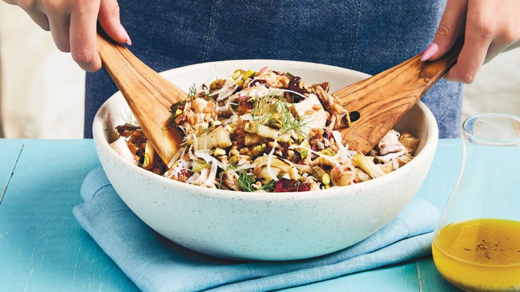 Salade de farro, radicchio et fenouil avec poulet grillé