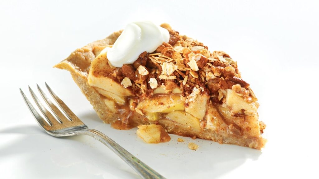 Tarte aux pommes avec garniture à l'avoine et aux pacanes