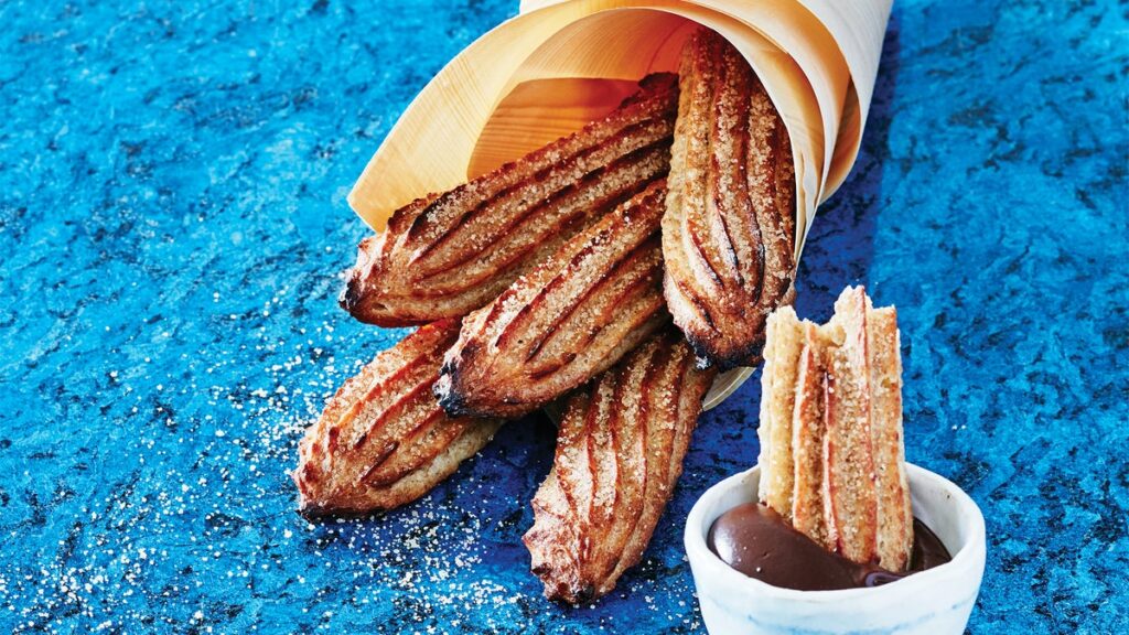 Churros au four avec sauce au chocolat chili