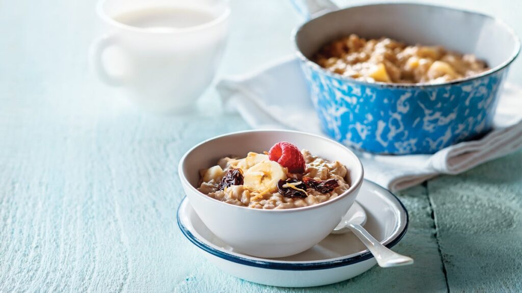 Gruau chai à la noix de coco et aux cerises