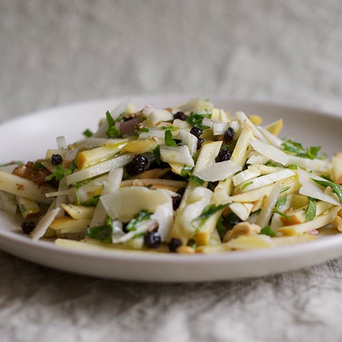 Salade de pommes et de fenouil aux copeaux de parmesan et de cassis