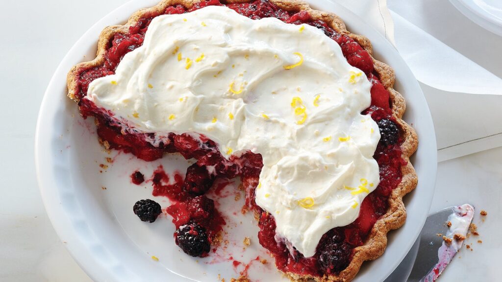 Tarte aux pêches aux doubles baies avec crème au citron