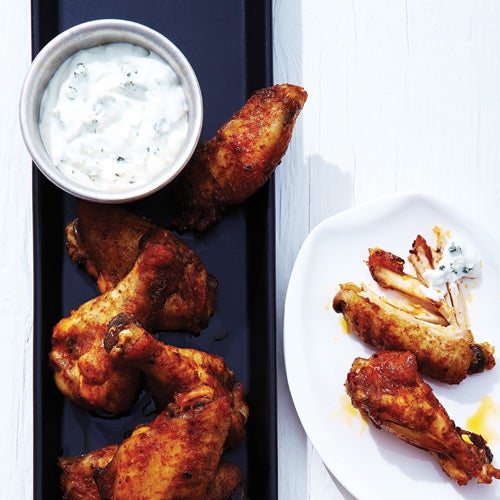 Ailes de poulet épicées avec trempette au fromage bleu