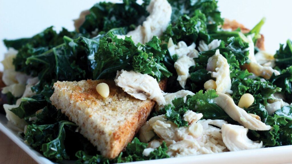 Salade César au poulet et au chou frisé