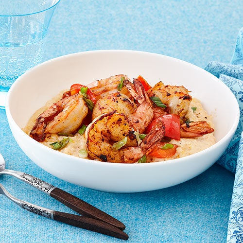Crevettes aux poivrons rouges grillées à la poêle