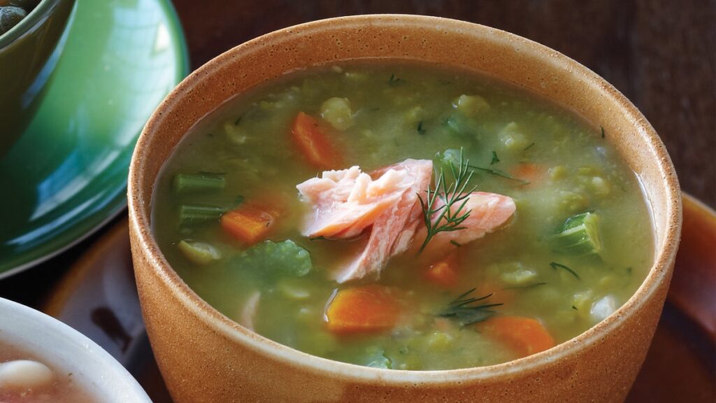 Soupe aux pois cassés au saumon fumé