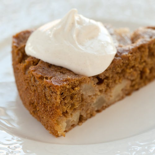 Gâteau aux épices faible en gras avec crème à l'érable