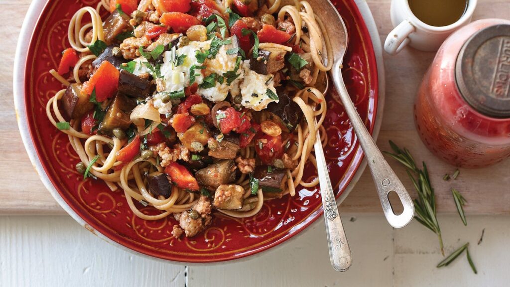 Linguine aux aubergines et aux saucisses