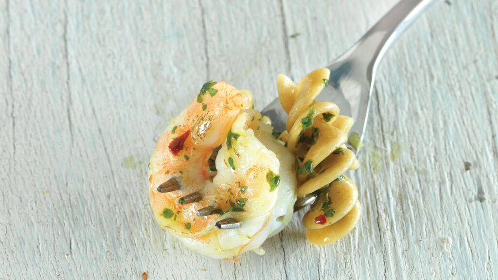 Rotini aux crevettes à l'ail et à la coriandre