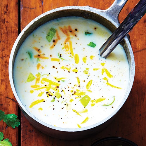 Soupe aux poireaux, pommes de terre et cheddar